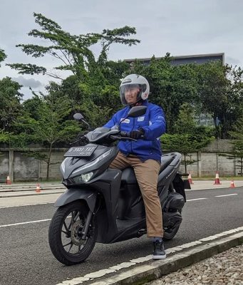 Tips Menjaga Keseimbangan saat naik motor
