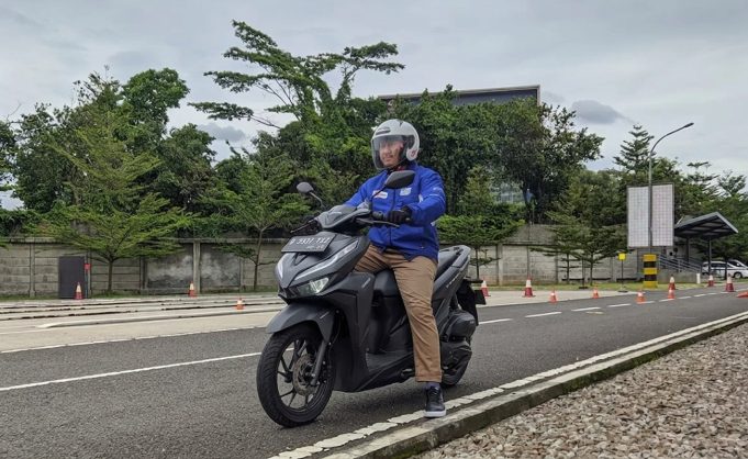 Tips Menjaga Keseimbangan saat naik motor
